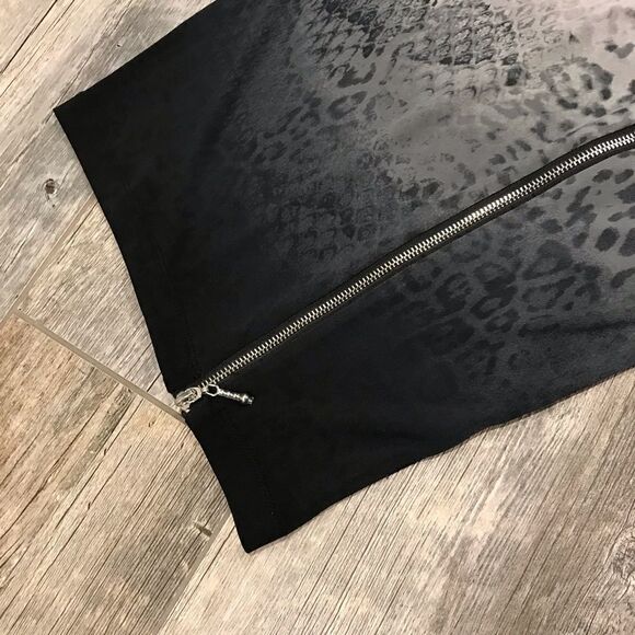 Animal print sleeveless fitted knee length dress - Picture 10 of 12